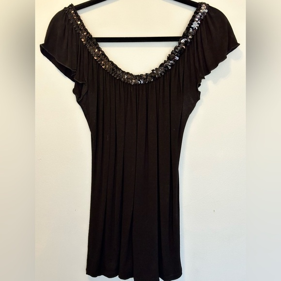 Unyx off the shoulder or low shoulder top with sequin trim. Short sleeve. Medium - Picture 2 of 9